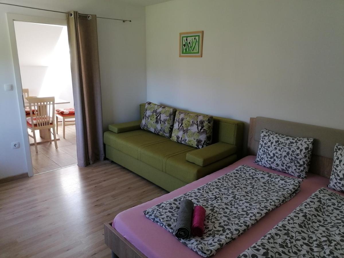 Apartment Marjetka Жировниця Екстер'єр фото