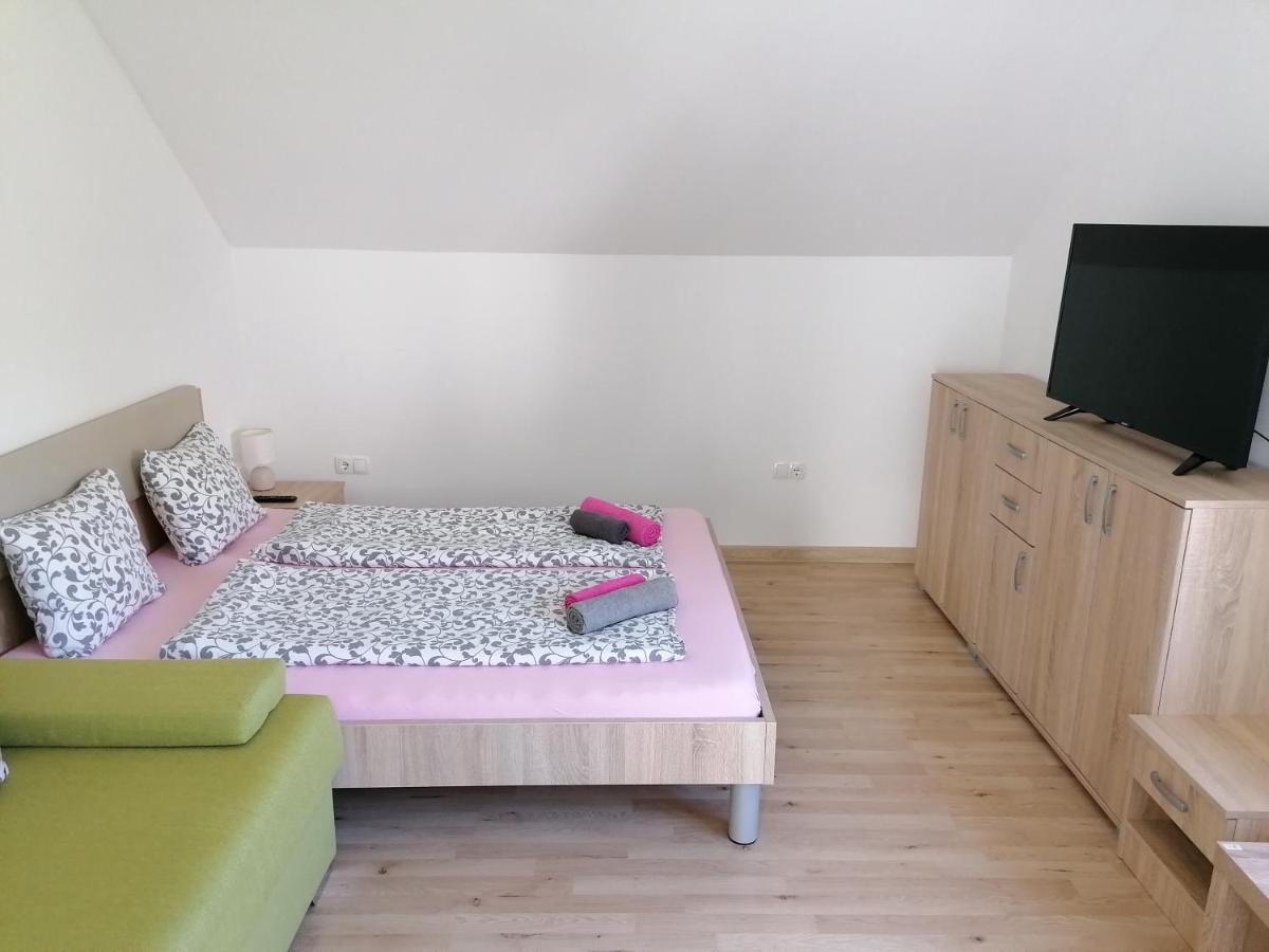 Apartment Marjetka Жировниця Екстер'єр фото